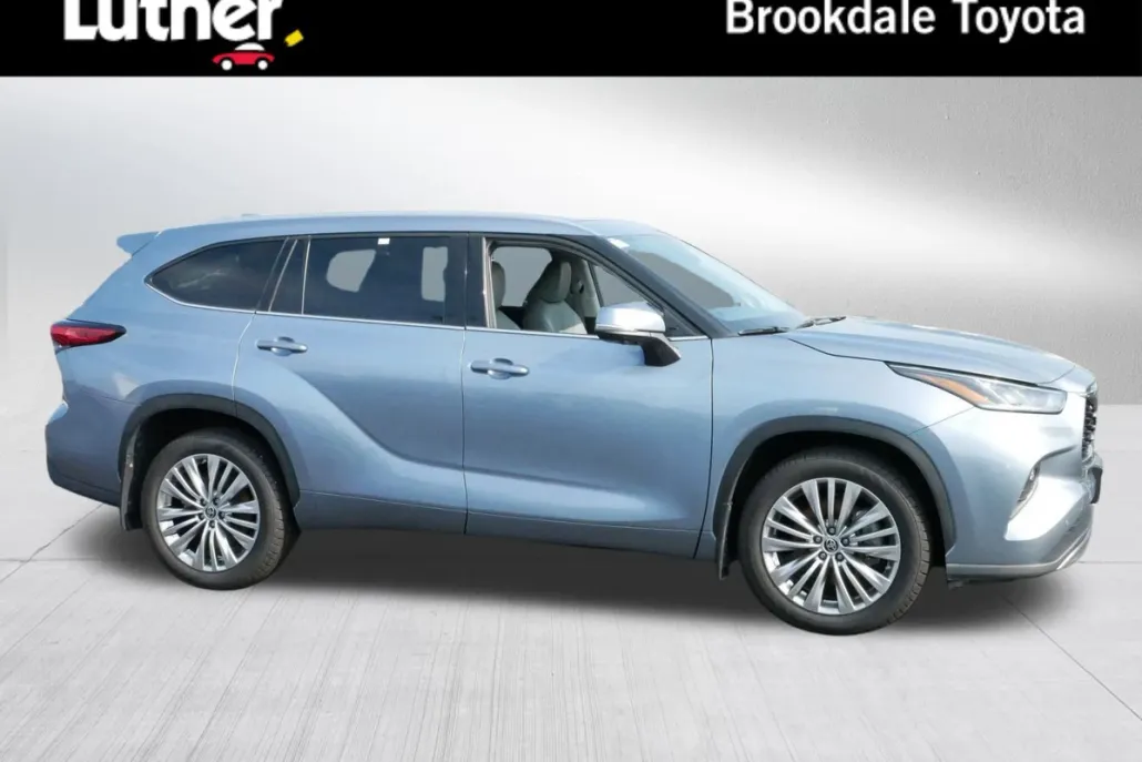 2023 Toyota Highlander Platinum photo 1