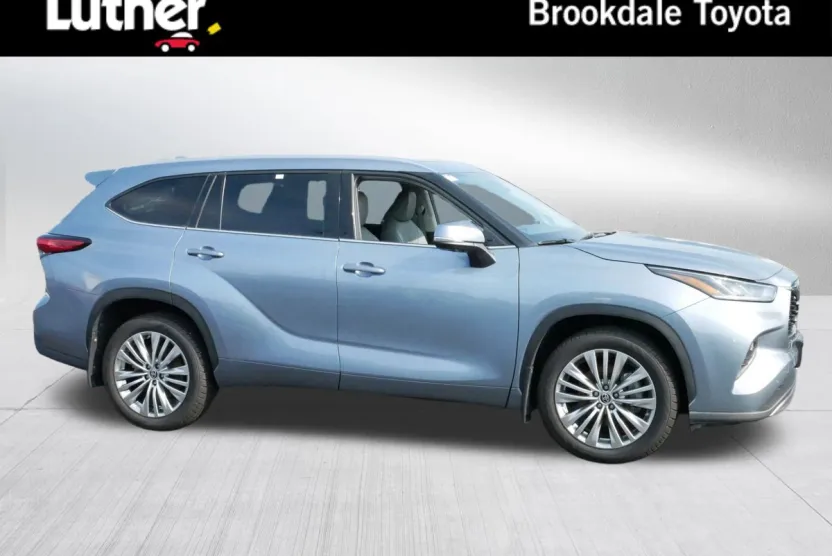 2023 Toyota Highlander Platinum photo 1