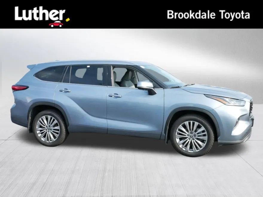 2023 Toyota Highlander Platinum photo 1