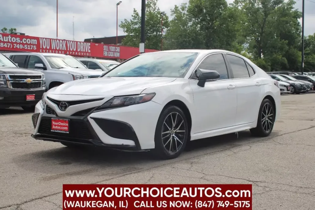 2022 Toyota Camry SE photo 1