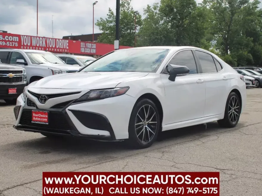 2022 Toyota Camry SE photo 1