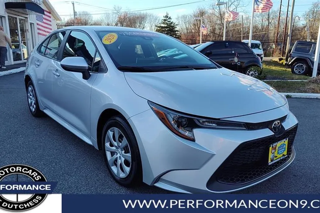 2020 Toyota Corolla LE photo 1