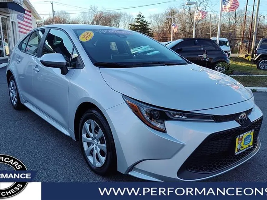 2020 Toyota Corolla LE photo 1