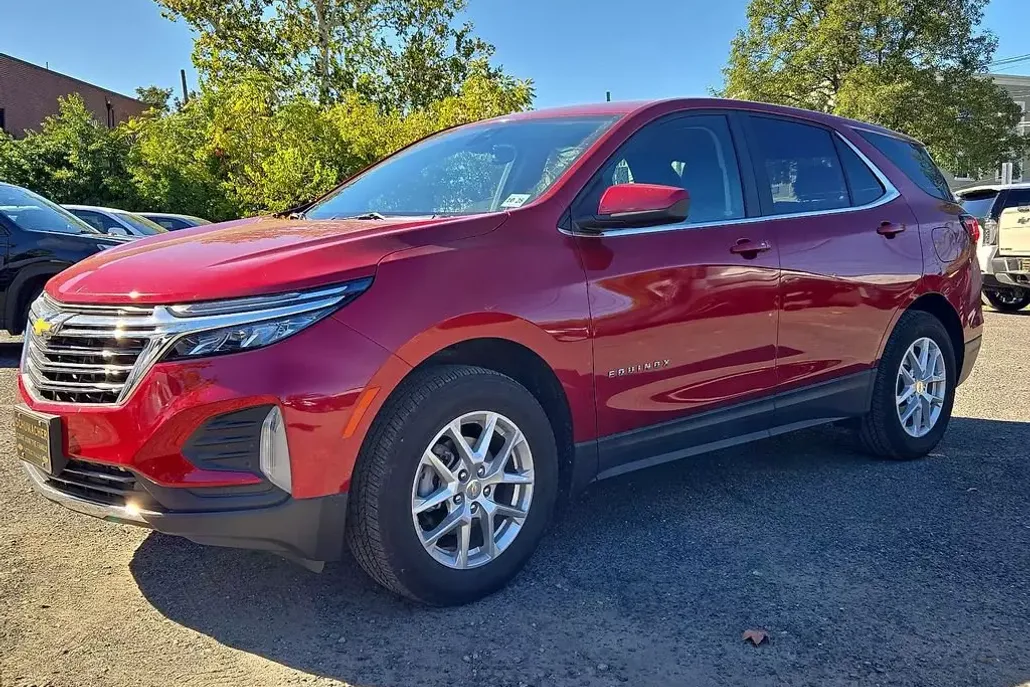 2024 Chevrolet Equinox LT photo 1