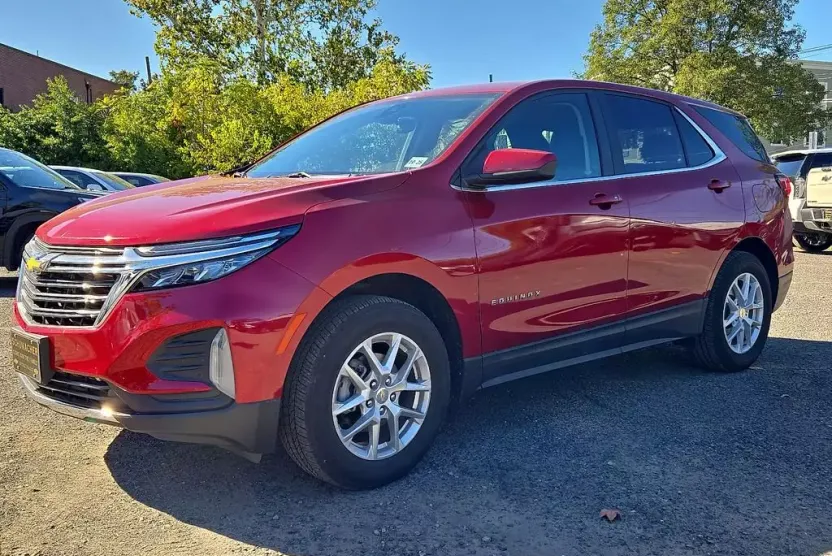 2024 Chevrolet Equinox LT photo 1