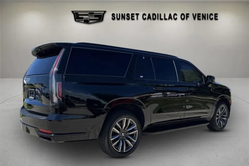 2022 Cadillac Escalade ESV Sport Platinum photo 1