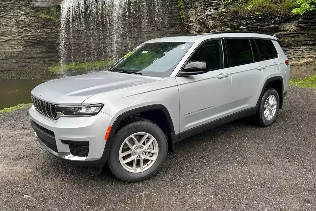 2025 Jeep Grand Cherokee Laredo X photo 1