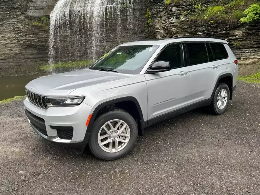 2025 Jeep Grand Cherokee Laredo X photo 1