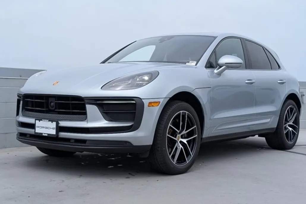 2023 Porsche Macan T photo 1