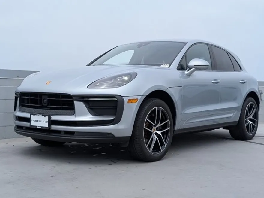 2023 Porsche Macan T photo 1
