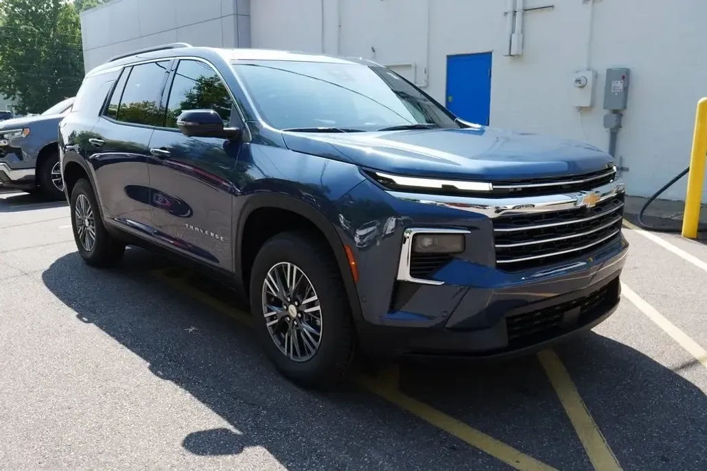 2026 Chevrolet Traverse 1LT photo 1