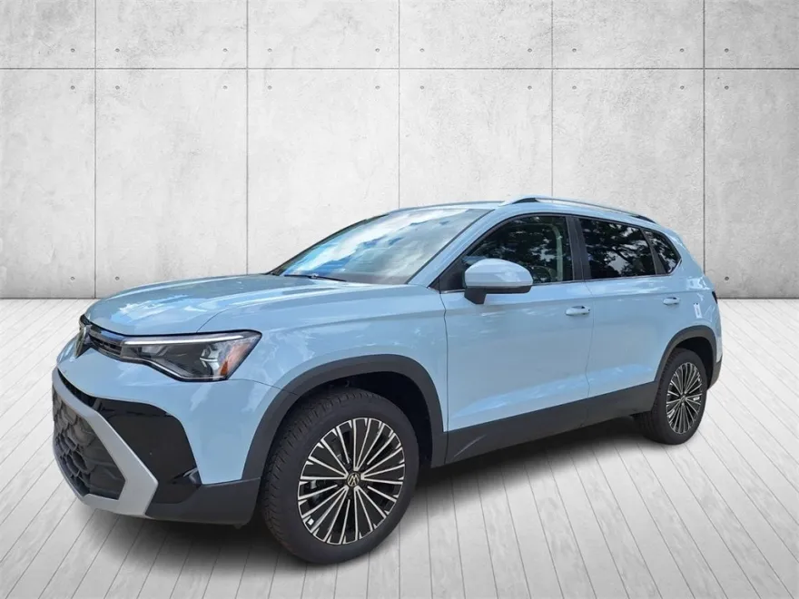 2025 Volkswagen Taos SE photo 1