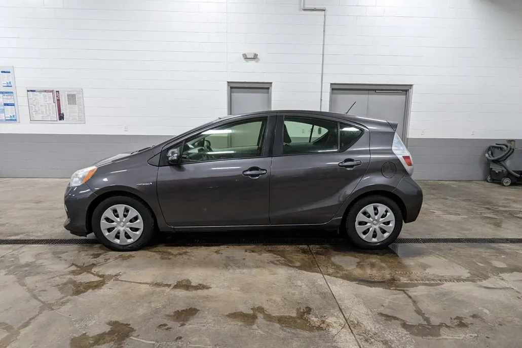 2012 Toyota Prius C Four photo 1