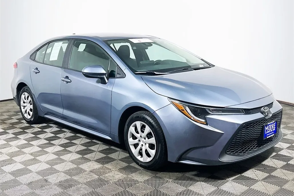 2022 Toyota Corolla LE photo 1