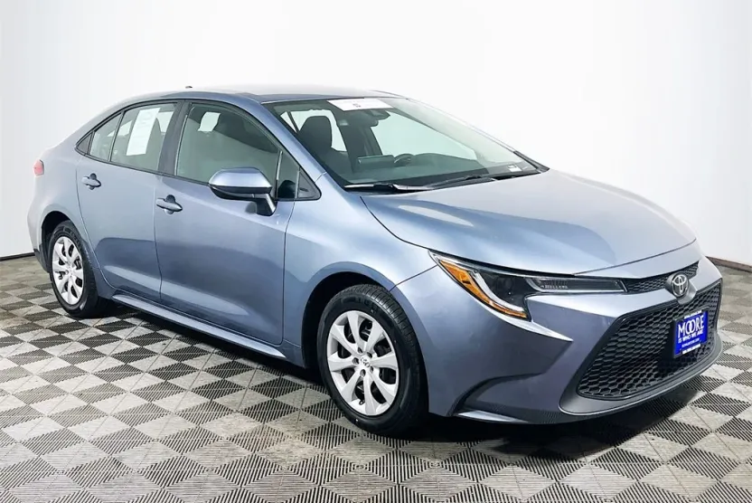 2022 Toyota Corolla LE photo 1