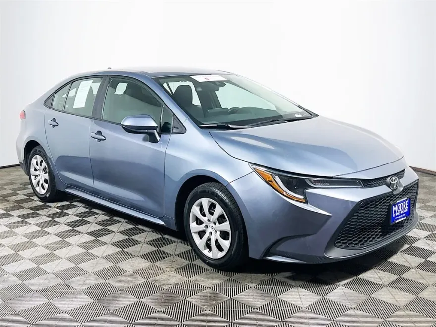 2022 Toyota Corolla LE photo 1
