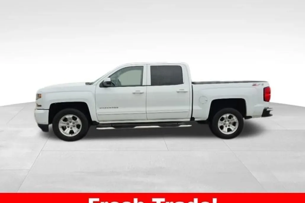 2017 Chevrolet Silverado 1500 LT photo 1