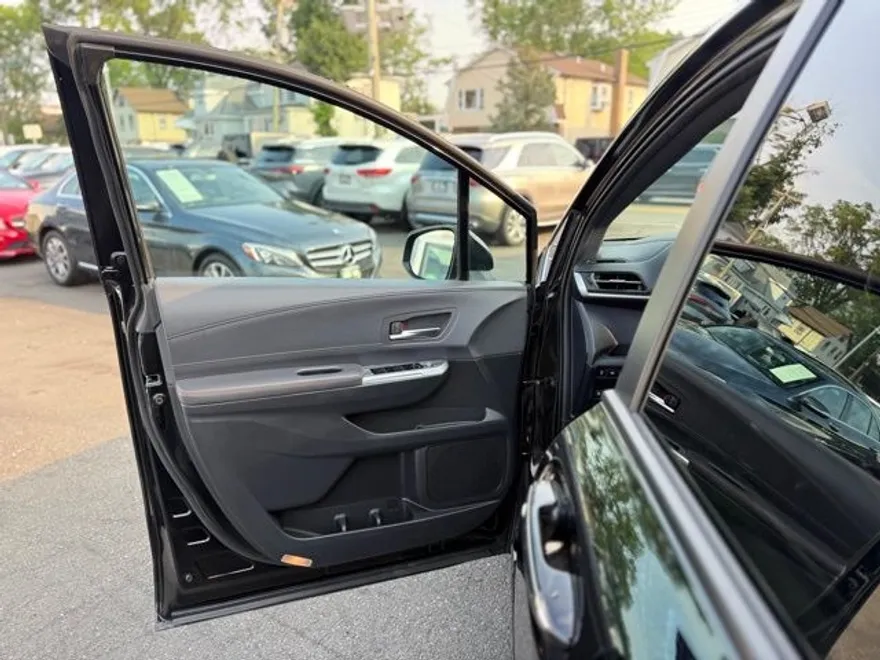 2022 Toyota Sienna XSE photo 12