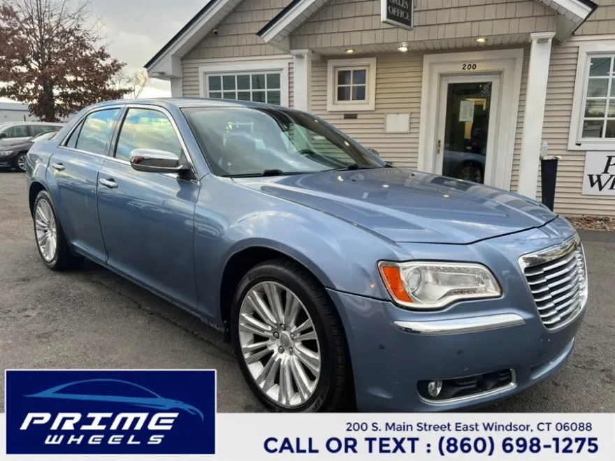 2011 Chrysler 300 Limited photo 1