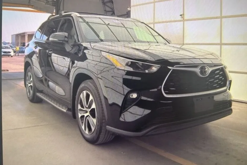 2022 Toyota Highlander XLE photo 1