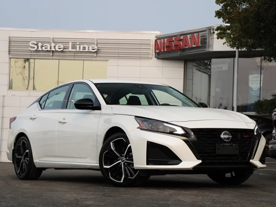 2023 Nissan Altima 2.5 SR photo 1