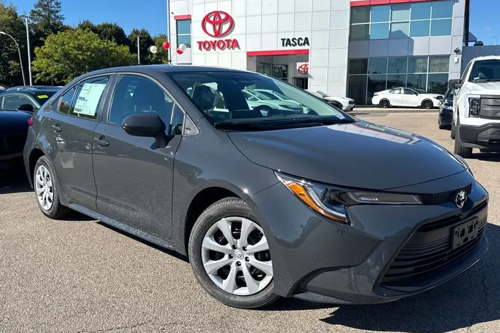 2026 Toyota Corolla LE photo 1