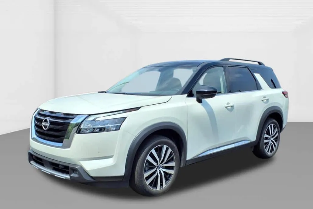 2023 Nissan Pathfinder Platinum photo 1