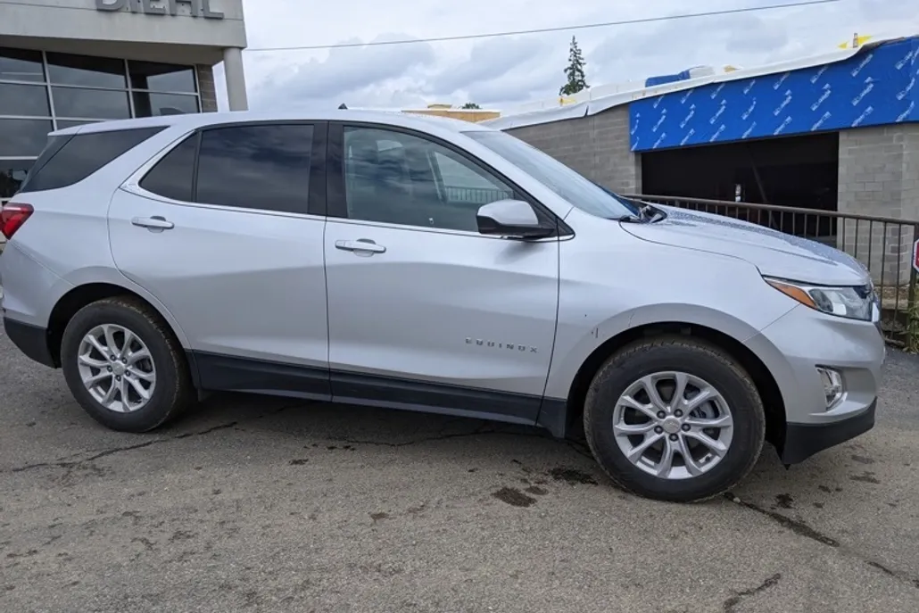 2020 Chevrolet Equinox LT photo 1