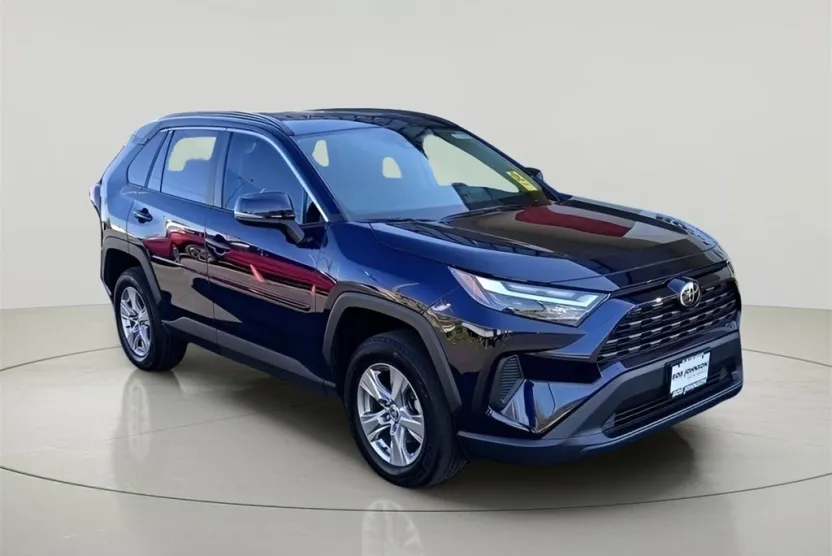 2023 Toyota RAV4 XLE photo 1