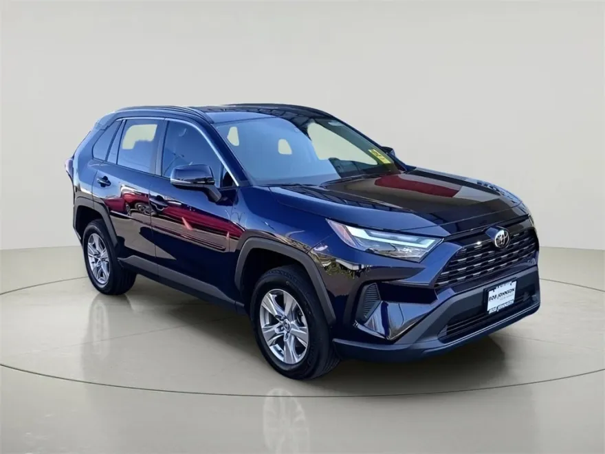 2023 Toyota RAV4 XLE photo 1