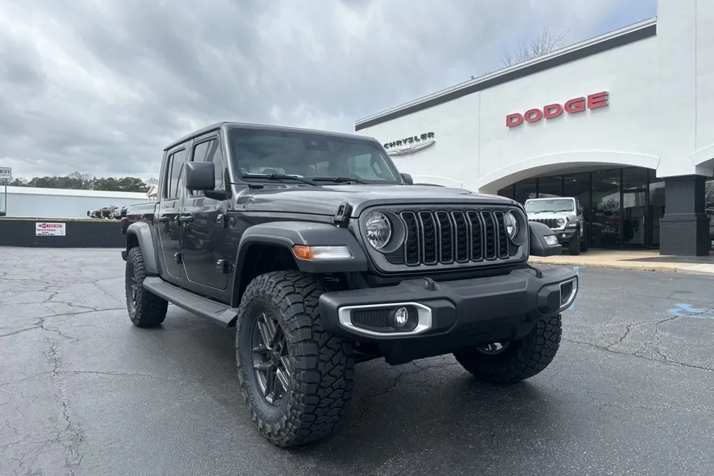 2025 Jeep Gladiator Sport S photo 1
