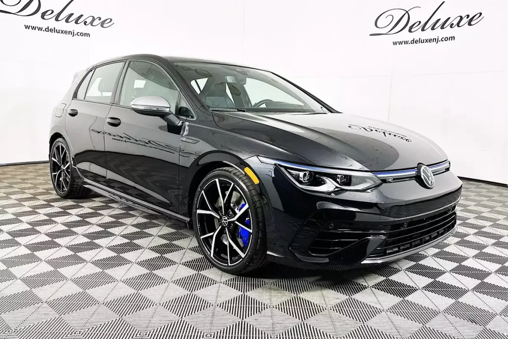 2024 Volkswagen Golf R photo 1