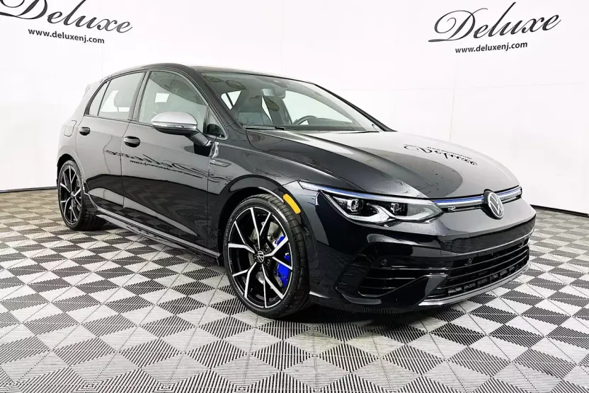 2024 Volkswagen Golf R photo 1