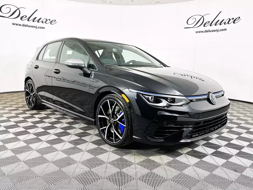 2024 Volkswagen Golf R photo 1