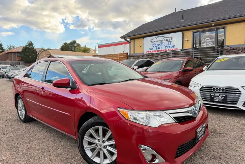 2012 Toyota Camry XLE Hybrid photo 1