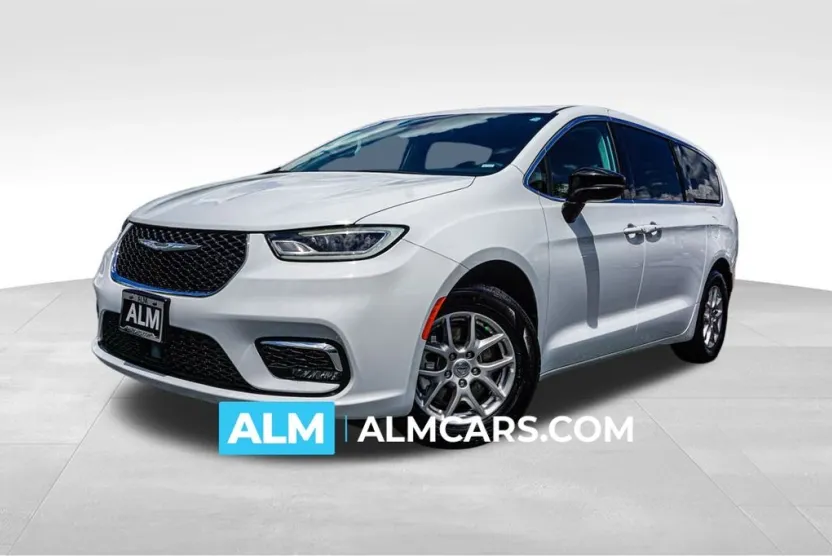 2024 Chrysler Pacifica Touring L photo 1