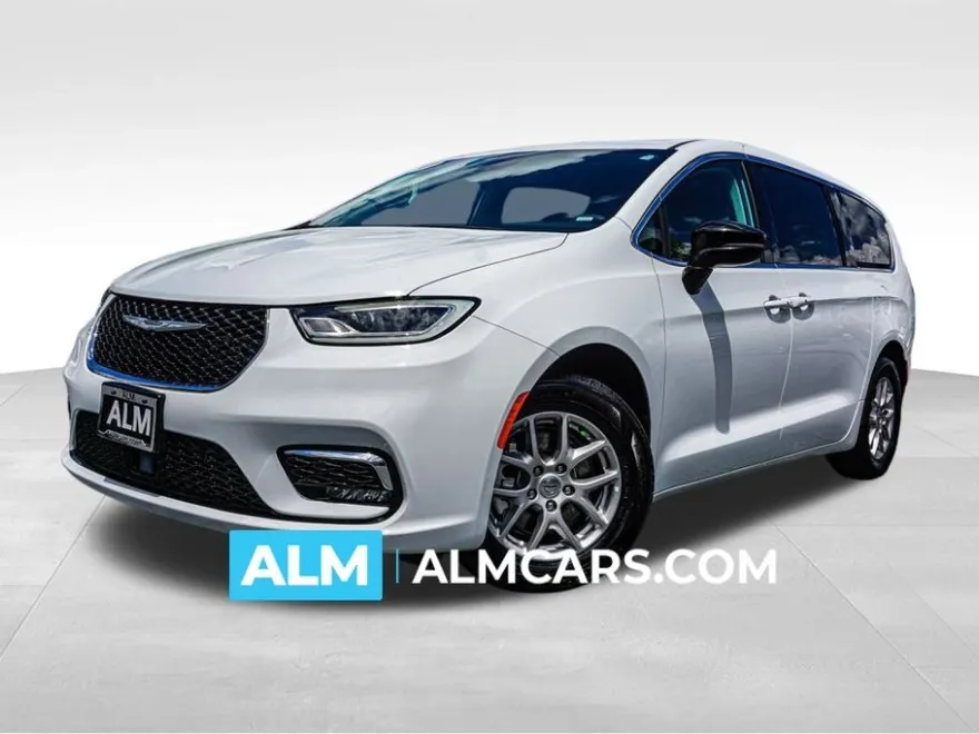 2024 Chrysler Pacifica Touring L photo 1