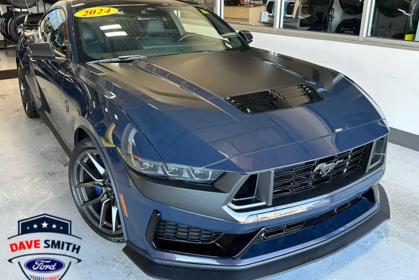 2024 Ford Mustang Dark Horse photo 1