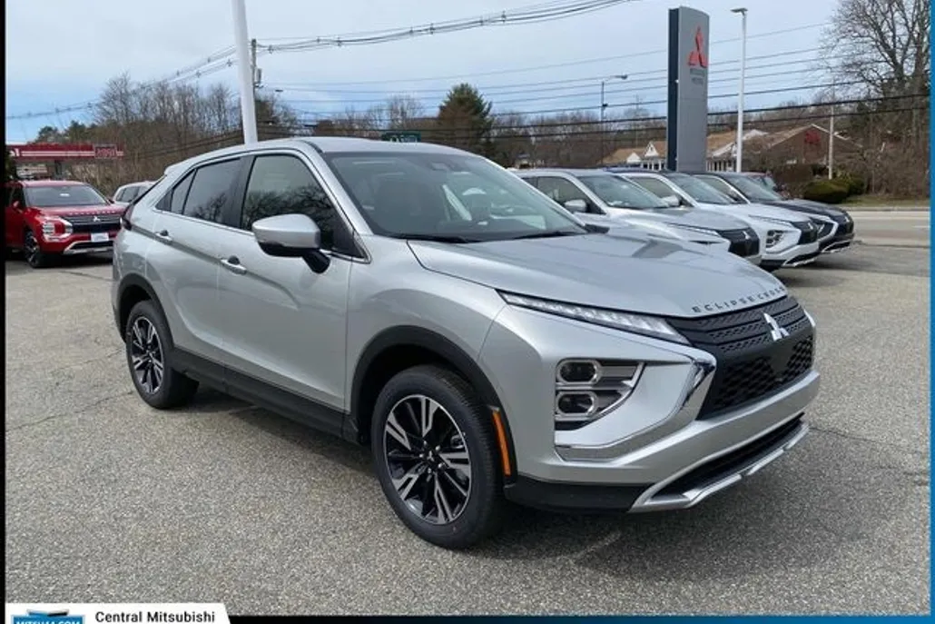 2024 Mitsubishi Eclipse Cross SE photo 1