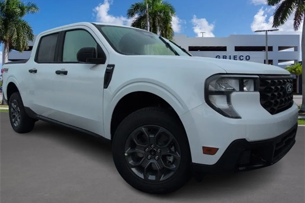 2025 Ford Maverick XLT photo 1