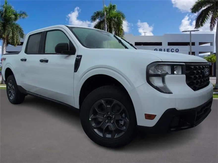 2025 Ford Maverick XLT photo 1