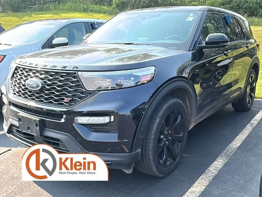2022 Ford Explorer ST photo 1