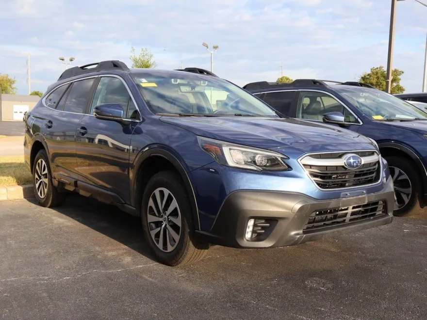 2021 Subaru Outback Premium photo 1