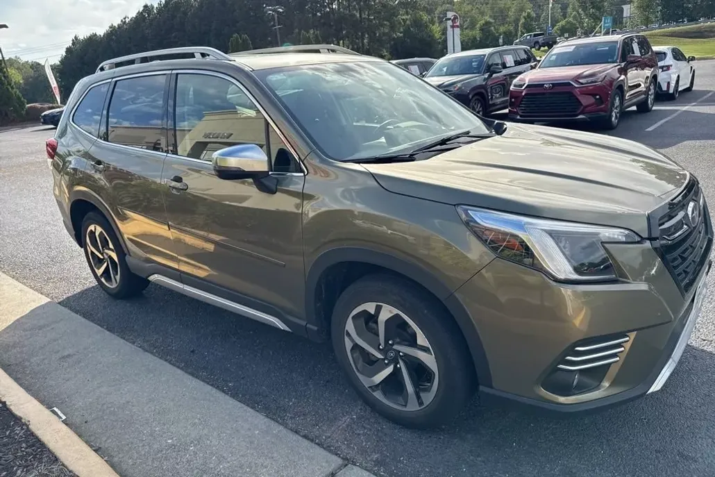 2022 Subaru Forester Touring photo 1