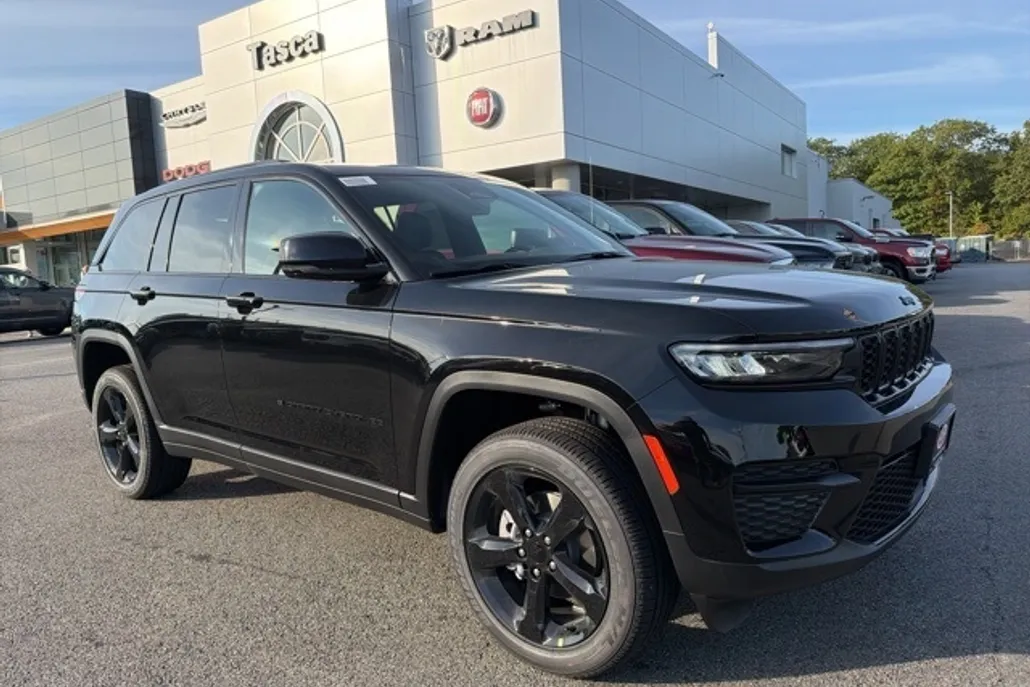 2025 Jeep Grand Cherokee Altitude photo 1
