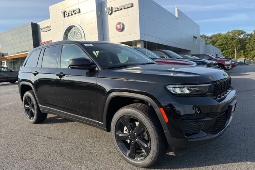 2025 Jeep Grand Cherokee Altitude photo 1