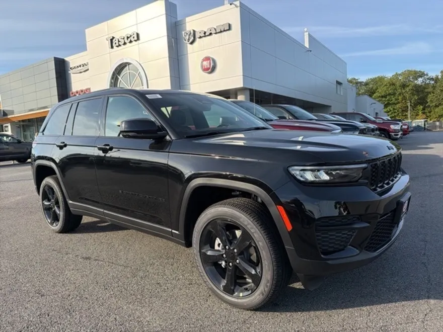 2025 Jeep Grand Cherokee Altitude photo 1