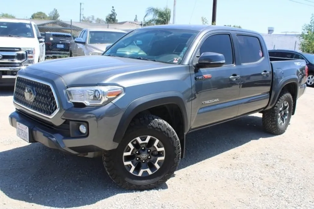 2017 Toyota Tacoma TRD Off-Road photo 1