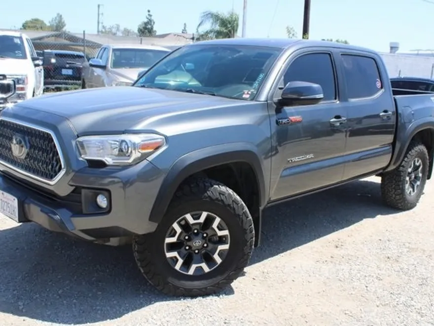 2017 Toyota Tacoma TRD Off-Road photo 1