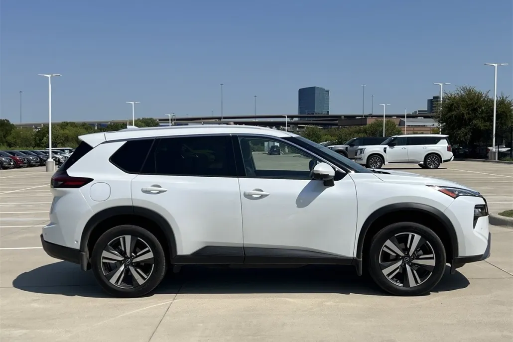 2024 Nissan Rogue SL photo 1